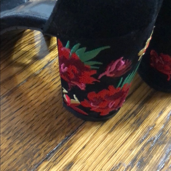 Kenneth Cole Open Toe Heels - Picture 3 of 3